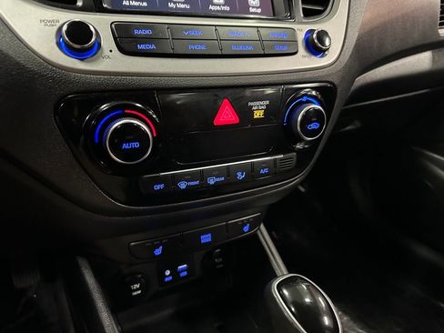 Used 2021 Hyundai Accent Limited image 19