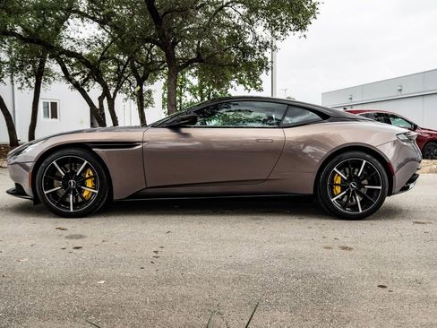 Used 2023 Aston Martin DB11 Coupe RWD image 8