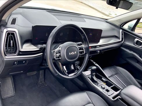 Used 2024 Kia Sorento S image 17