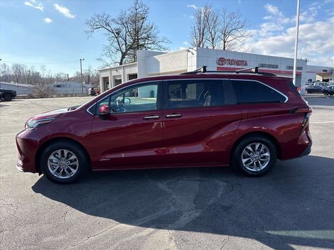 Used 2021 Toyota Sienna XLE image 26