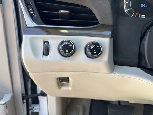 Used 2019 Cadillac Escalade Premium Luxury image 30