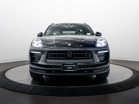 Certified 2024 Porsche Macan AWD/4WD image 10