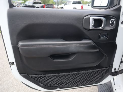 Used 2020 Jeep Wrangler Unlimited Sahara AWD/4WD image 28