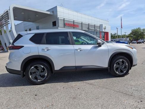 Certified 2025 Nissan Rogue SV w/ SV Premium Package image 8