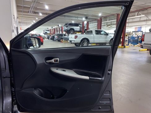 Used 2012 Toyota Corolla S image 12