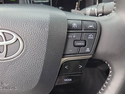 Used 2025 Toyota Camry SE image 22