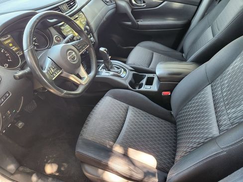 Used 2017 Nissan Rogue SV FWD image 12