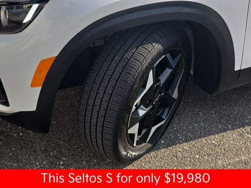 Used 2025 Kia Seltos S image 37