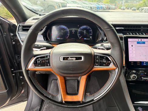 Used 2023 Jeep Grand Cherokee Summit AWD/4WD image 23