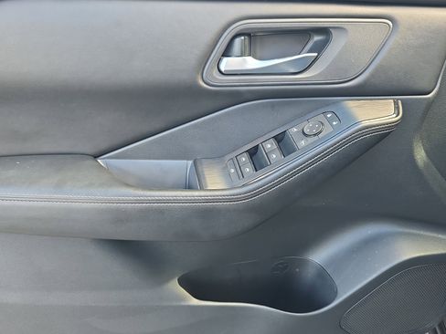 Used 2024 Nissan Rogue SV image 22