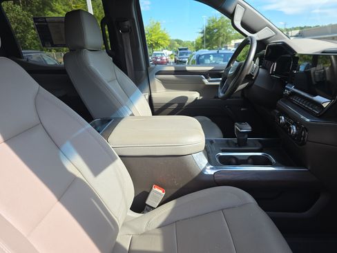 Used 2023 GMC Sierra 1500 SLT w/ SLT Premium Plus Package AWD/4WD image 10