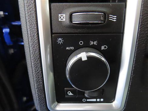 Used 2019 RAM 1500 Classic SLT AWD/4WD image 18