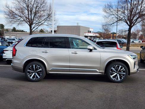 New 2026 Volvo XC90 B5 Core image 2