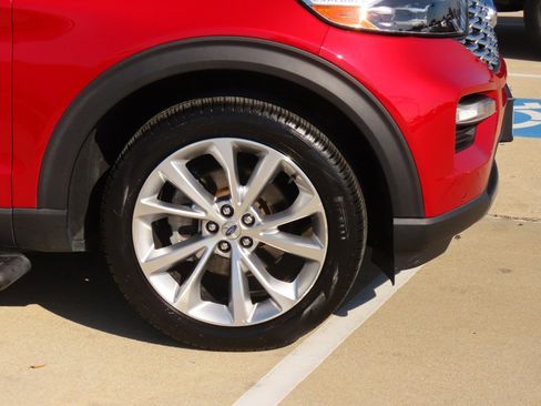 Used 2022 Ford Explorer Platinum w/ Equipment Group 601A image 9