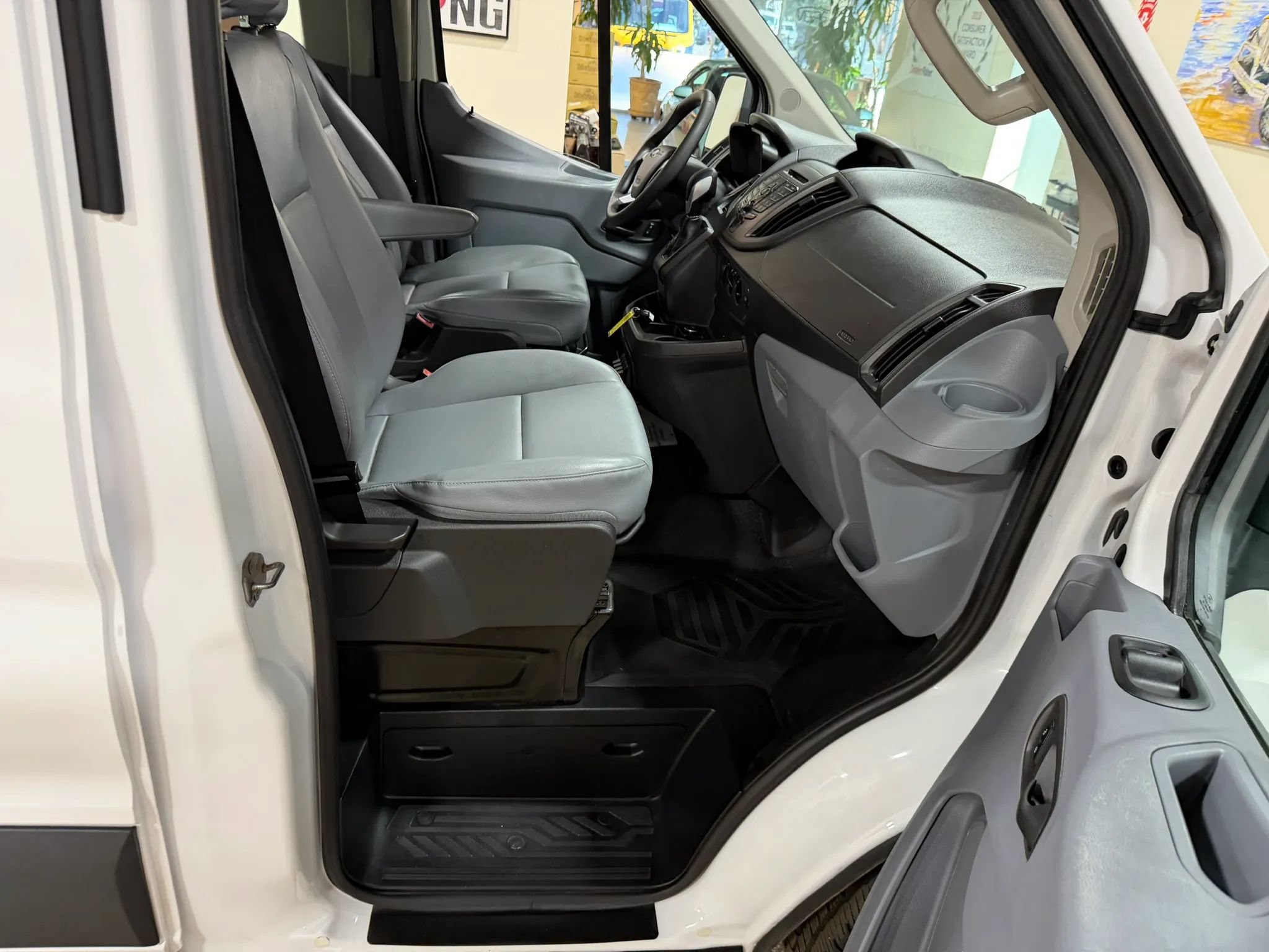 Used 2015 Ford Transit 150 XL RWD image 35