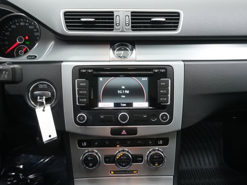 Used 2013 Volkswagen CC Lux image 18