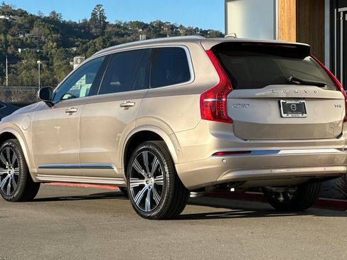 Used 2025 Volvo XC90 T8 Ultra w/ Protection Package Premier image 6