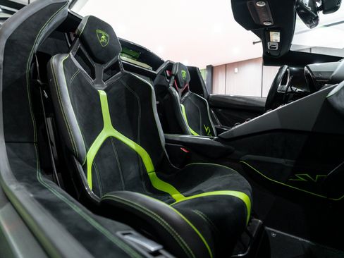 Used 2016 Lamborghini Aventador LP 750-4 Superveloce AWD/4WD image 32