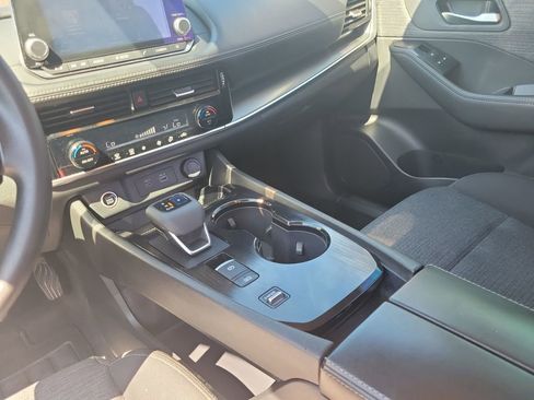 Used 2021 Nissan Rogue SV image 28