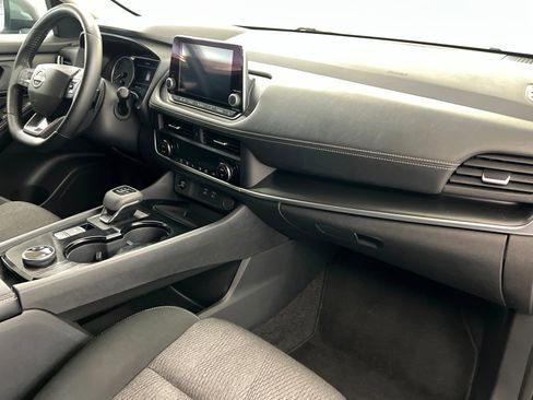 Used 2025 Nissan Rogue SV image 25