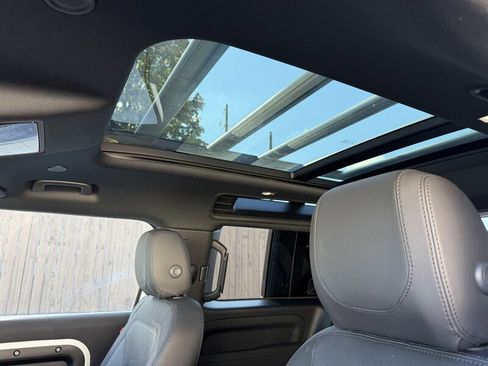 Used 2023 Land Rover Defender 90 X-Dynamic SE image 22