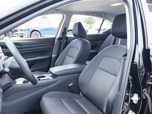 Used 2025 Nissan Altima 2.5 S FWD image 10