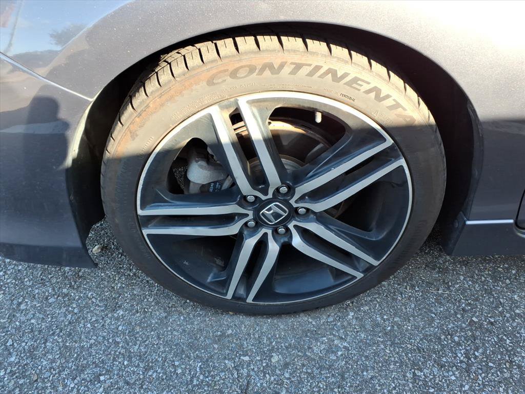 Used 2017 Honda Accord Touring image 8