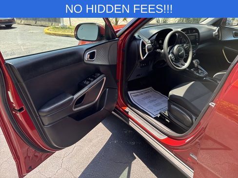 Used 2024 Kia Soul LX w/ Option Group 015 FWD image 16