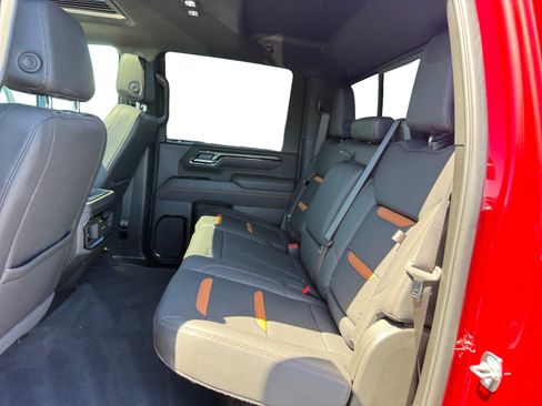 Used 2025 GMC Sierra 2500 AT4 w/ AT4 Premium Plus Package AWD/4WD image 16