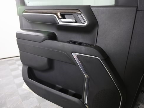 Used 2024 GMC Sierra 1500 SLE image 15