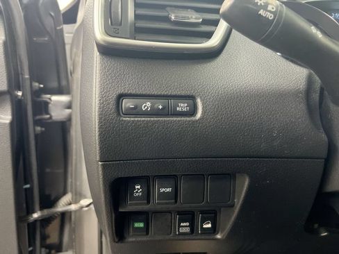 Used 2015 Nissan Rogue SV AWD/4WD image 18