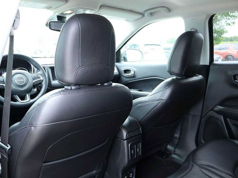 Used 2019 Jeep Compass Latitude FWD image 12