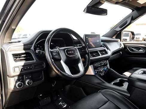 Used 2022 GMC Yukon XL SLT image 2