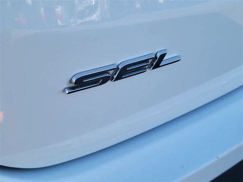 Used 2024 Ford Edge SEL image 5