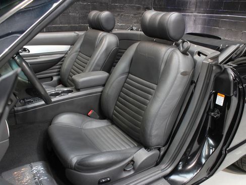 Used 2002 Ford Thunderbird Deluxe image 36