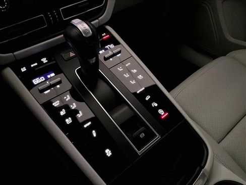 Used 2023 Porsche Macan S image 20