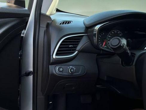 Used 2022 Chevrolet Trax LT w/ Sport Edition AWD/4WD image 21