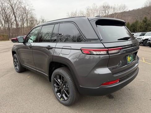 New 2025 Jeep Grand Cherokee Limited image 11