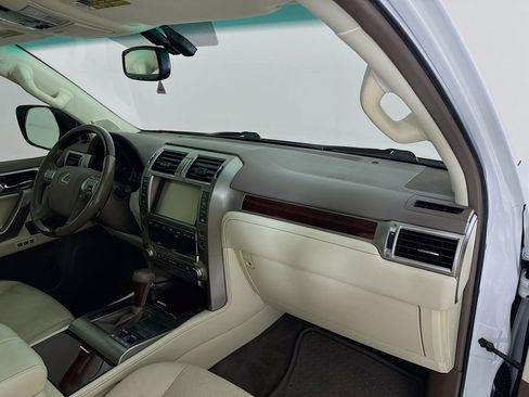 Used 2019 Lexus GX 460 Premium w/ Premium Package image 31