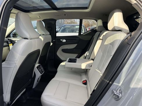 Used 2025 Volvo XC40 B5 Ultra w/ Climate Package image 9
