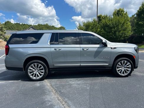 Used 2024 GMC Yukon XL Denali w/ Advanced Technology Package AWD/4WD image 27