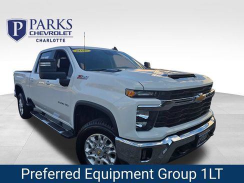 Certified 2025 Chevrolet Silverado 2500 LT AWD/4WD image 1