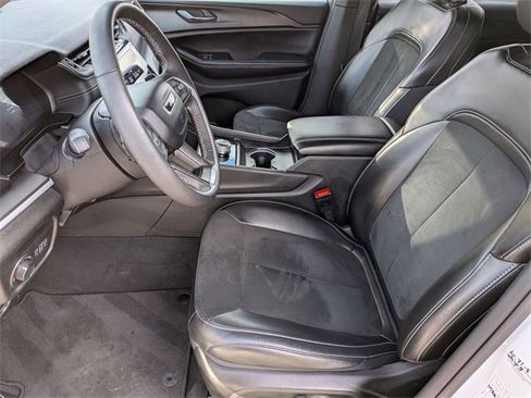 Certified 2024 Jeep Grand Cherokee L Laredo image 12