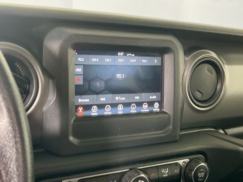 Used 2023 Jeep Gladiator Sport image 14