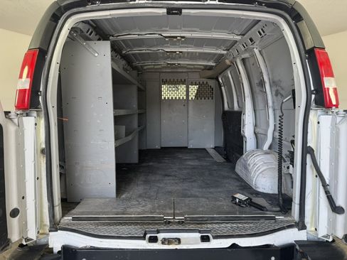 Used 2022 Chevrolet Express 3500 w/ Driver Convenience Package RWD image 10