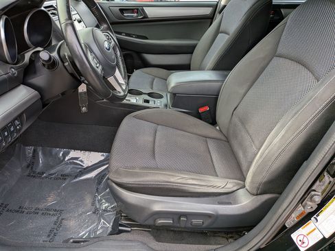 Used 2017 Subaru Outback 2.5i Premium image 11