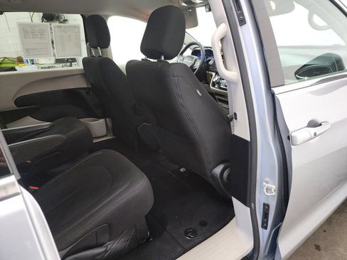 Used 2023 Chrysler Voyager LX FWD image 27