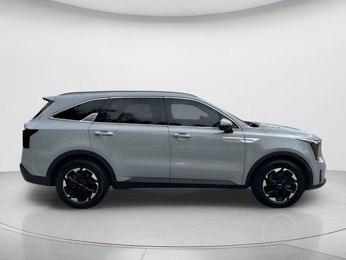 Used 2024 Kia Sorento S FWD image 4