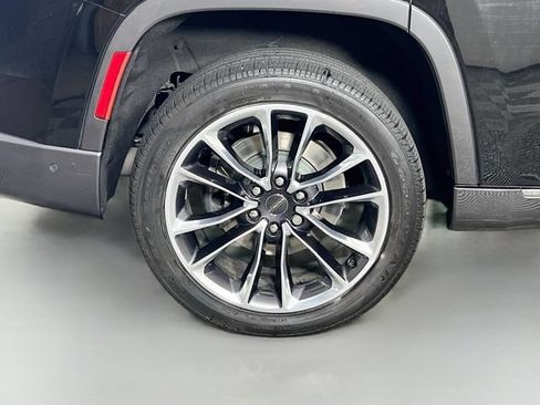 Used 2022 Jeep Wagoneer Series III w/ Premium Group I AWD/4WD image 38