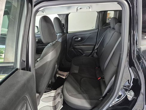 Used 2019 Jeep Renegade Altitude w/ Quick Order Package 2XM FWD image 9